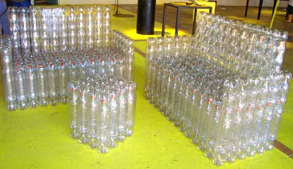 Дизайнеры создают мебель из пластиковых бутылок и окурков